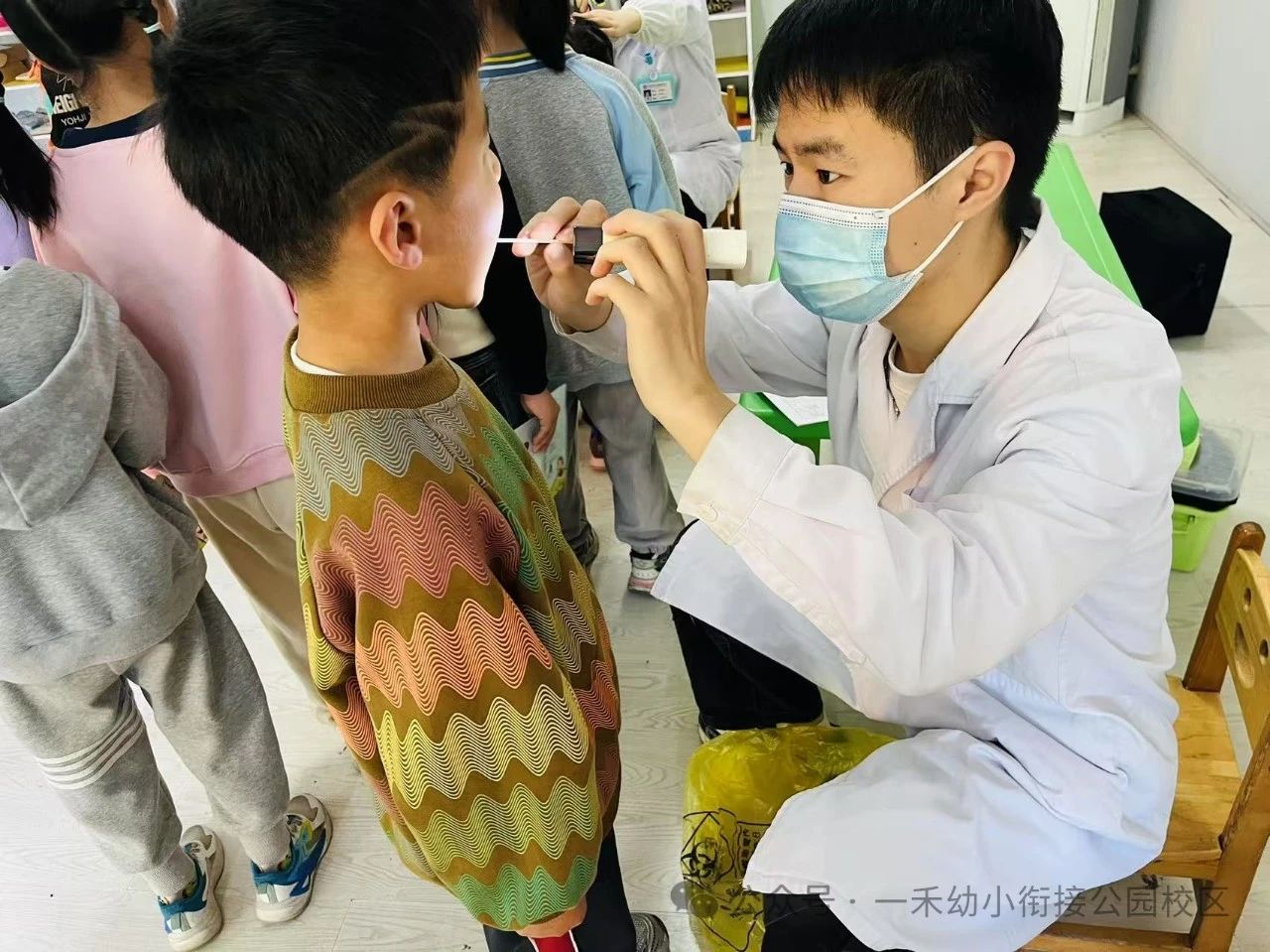一禾人民公園幼兒園開展體檢活動